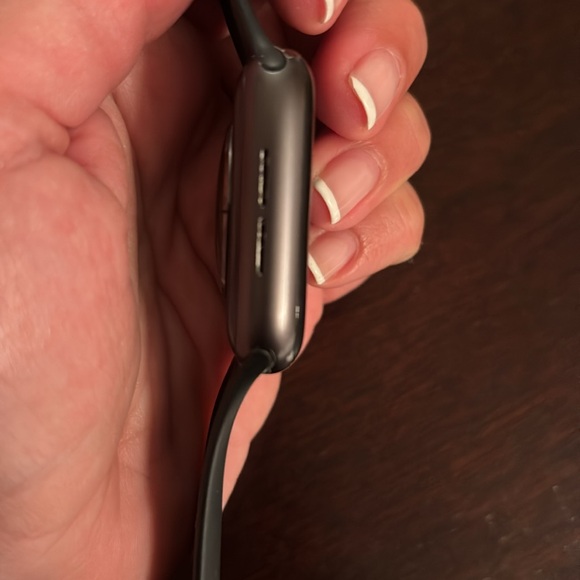 Apple Watch Series 4 in titanium. Comes with box, black and red silicone strap - Picture 4 of 6